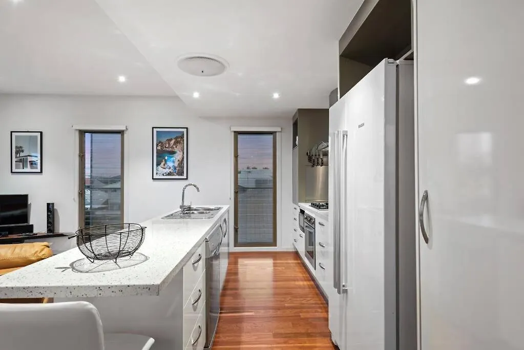 Penthouse - Scarborough Beach Break Holidays Australia