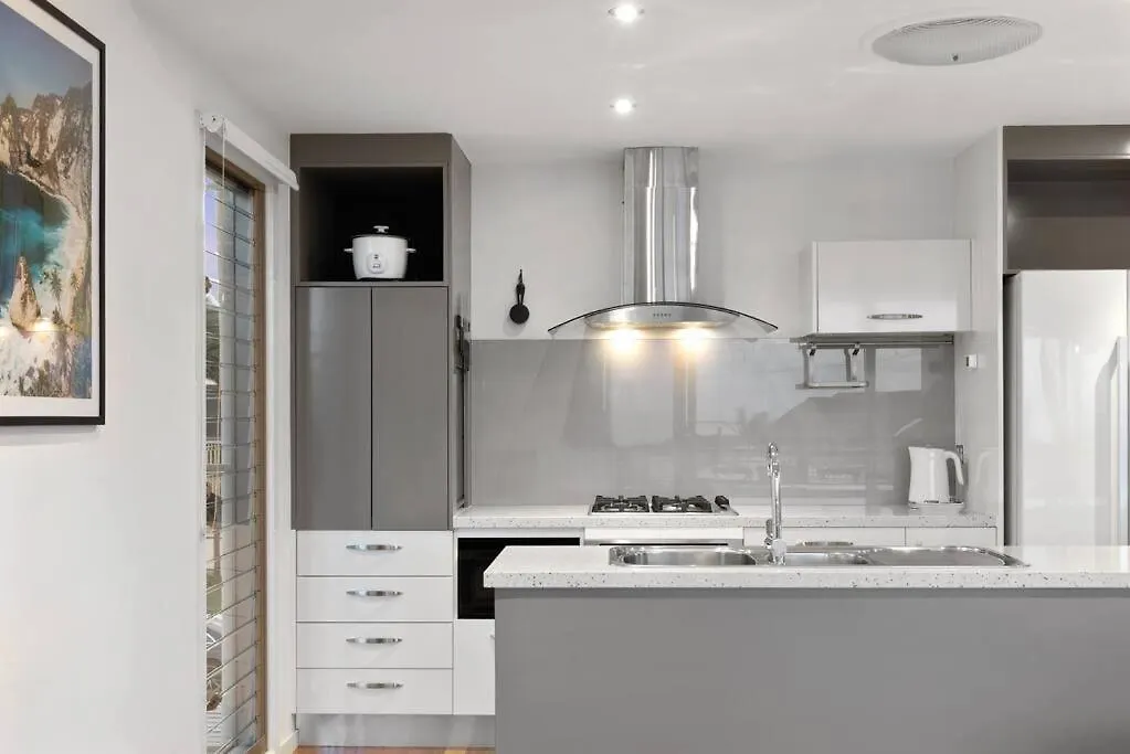 Penthouse - Scarborough Beach Break Holidays 0*,  Australia