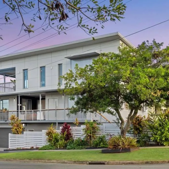 Penthouse - Scarborough Beach Break Holidays Apartment